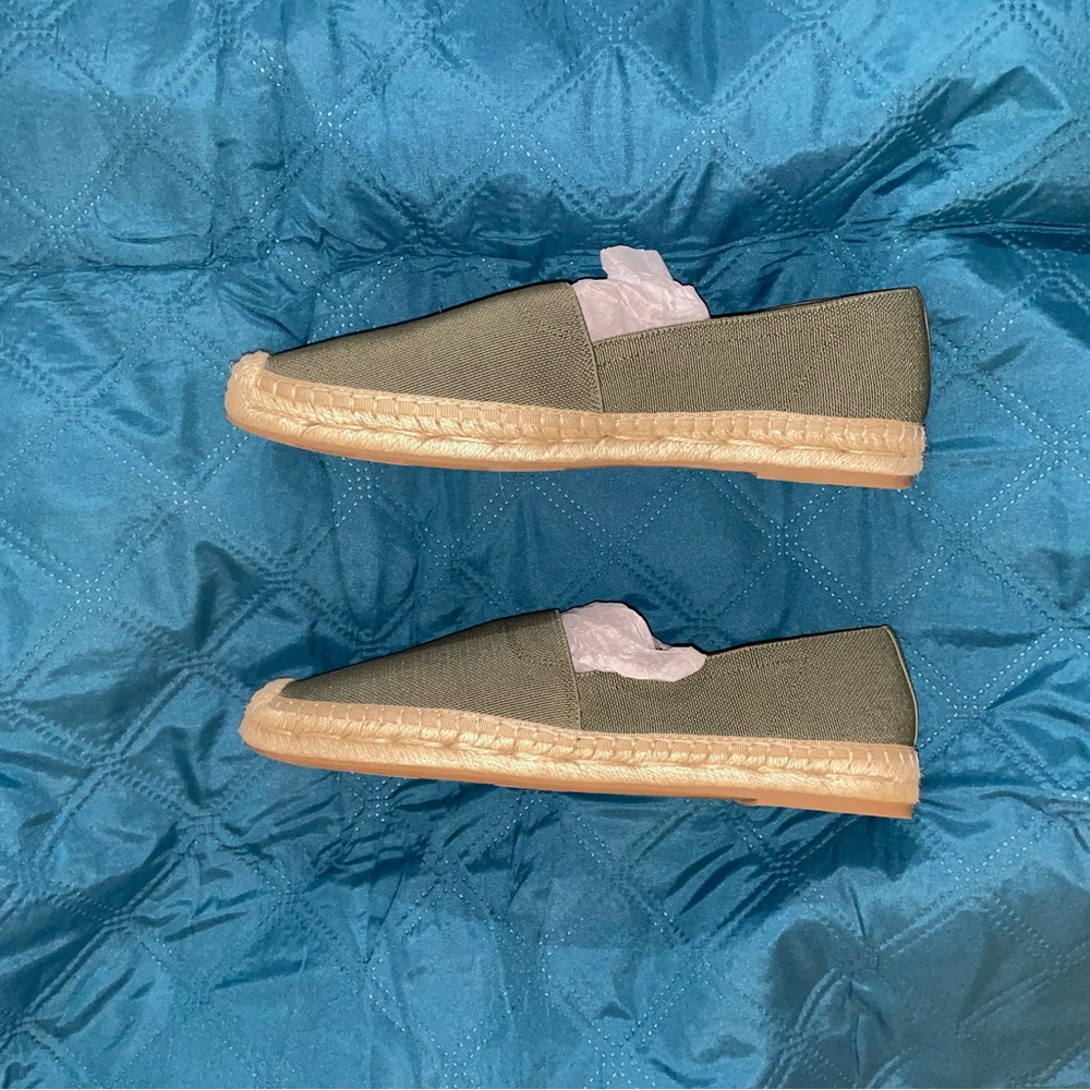Banana Republic linen slip on shoes